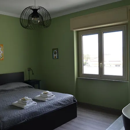Fondachello Apartment *