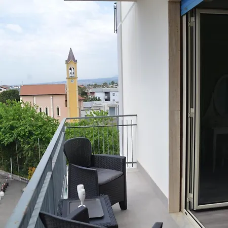 Fondachello Apartment *