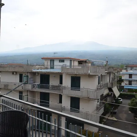 Fondachello Apartment *